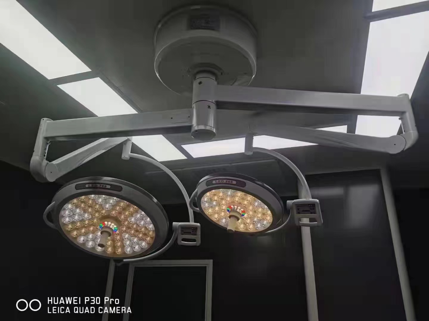 LED無(wú)影燈